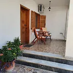 Anna's House 1 *