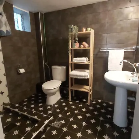 Anna's House 1 *