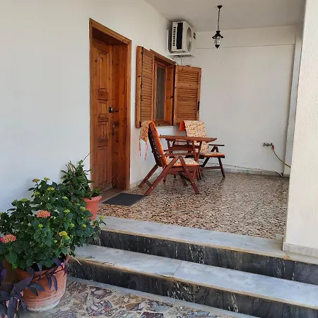 Anna's House 1 *