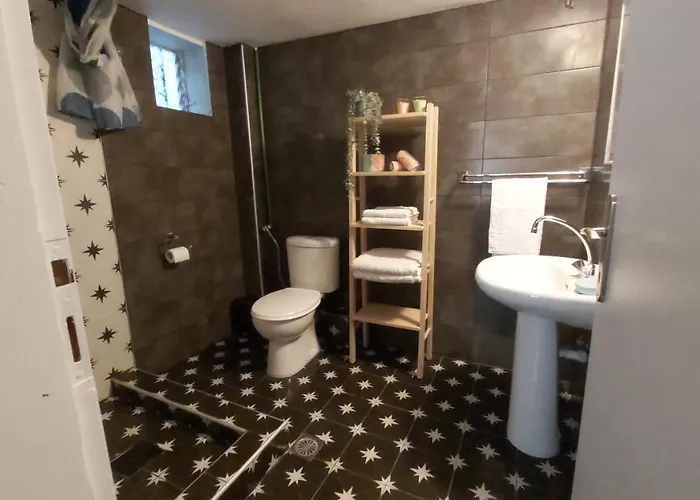Anna's House 1 *