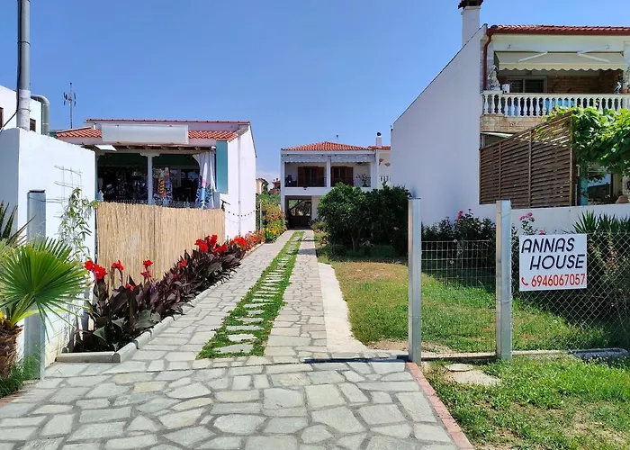 Anna's House 1 *
