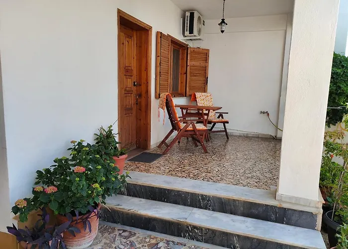 Anna's House 1 *