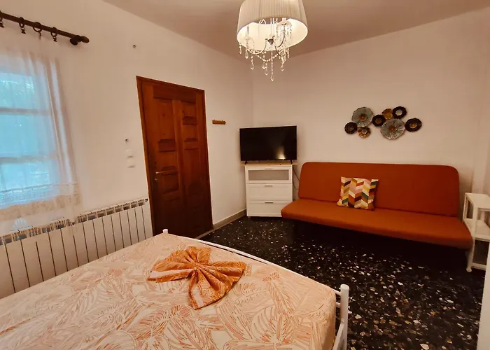 Anna's House 1 *
